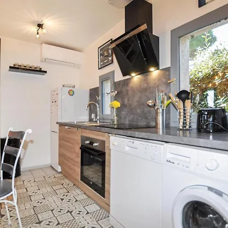 Stunning In With Kitchen